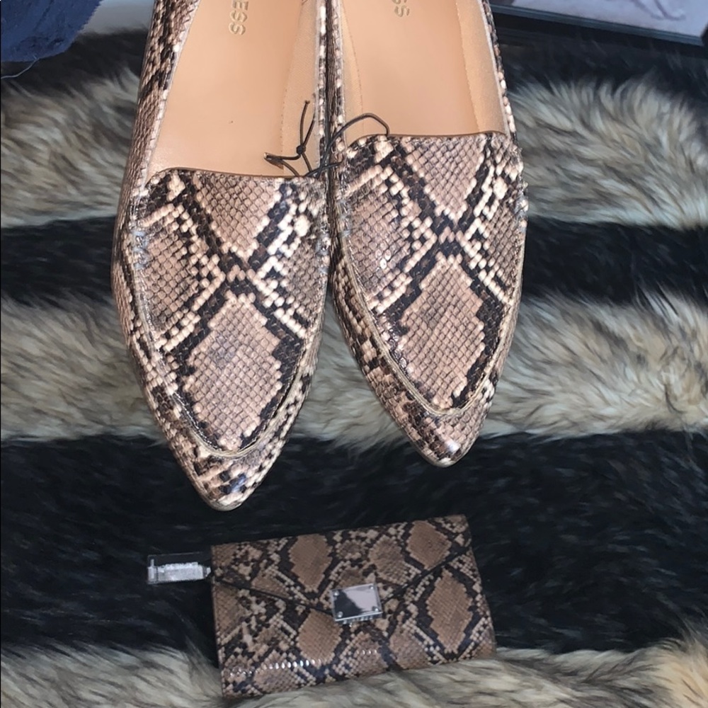 Express Brown Snake Skin flats - Picture 4 of 8